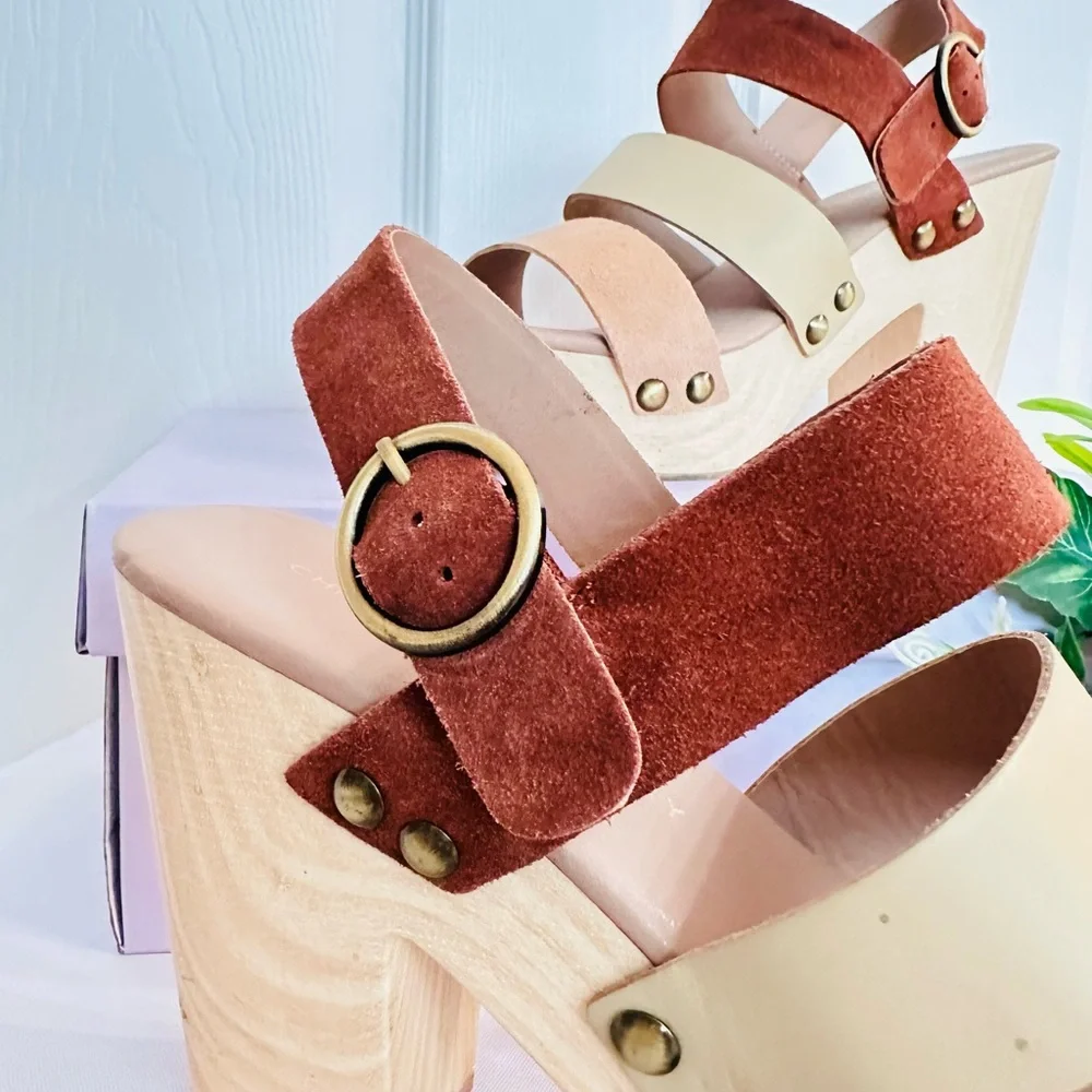 CHINESE LAUNDRY ~ Brown and Cream Suede 4” Platform Sandals w/Woodgrain Heels